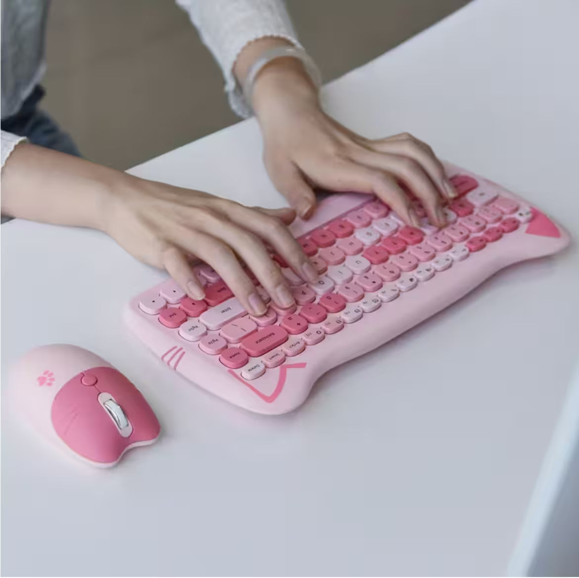 Combo Teclado Mouse GEEZER Gato Rosado - Compacto 2.4G 1600 DPI Silencioso Pilas